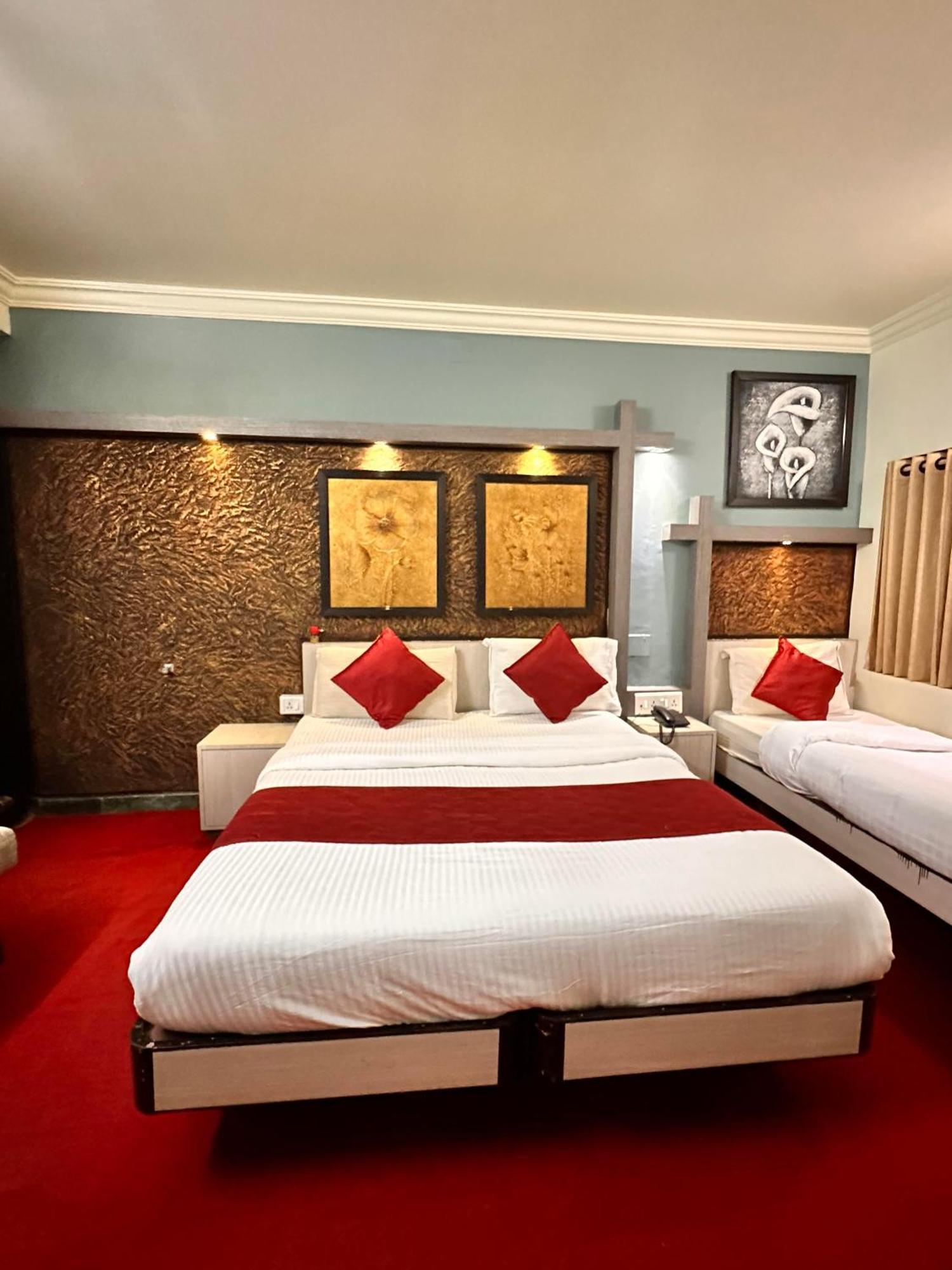 City Palace Hotel 우티 외부 사진