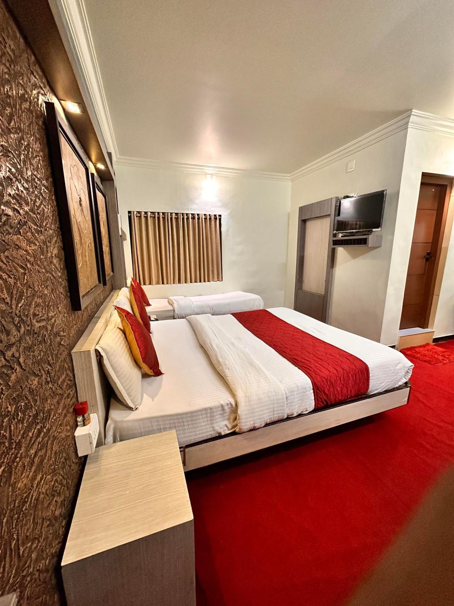 City Palace Hotel 우티 외부 사진