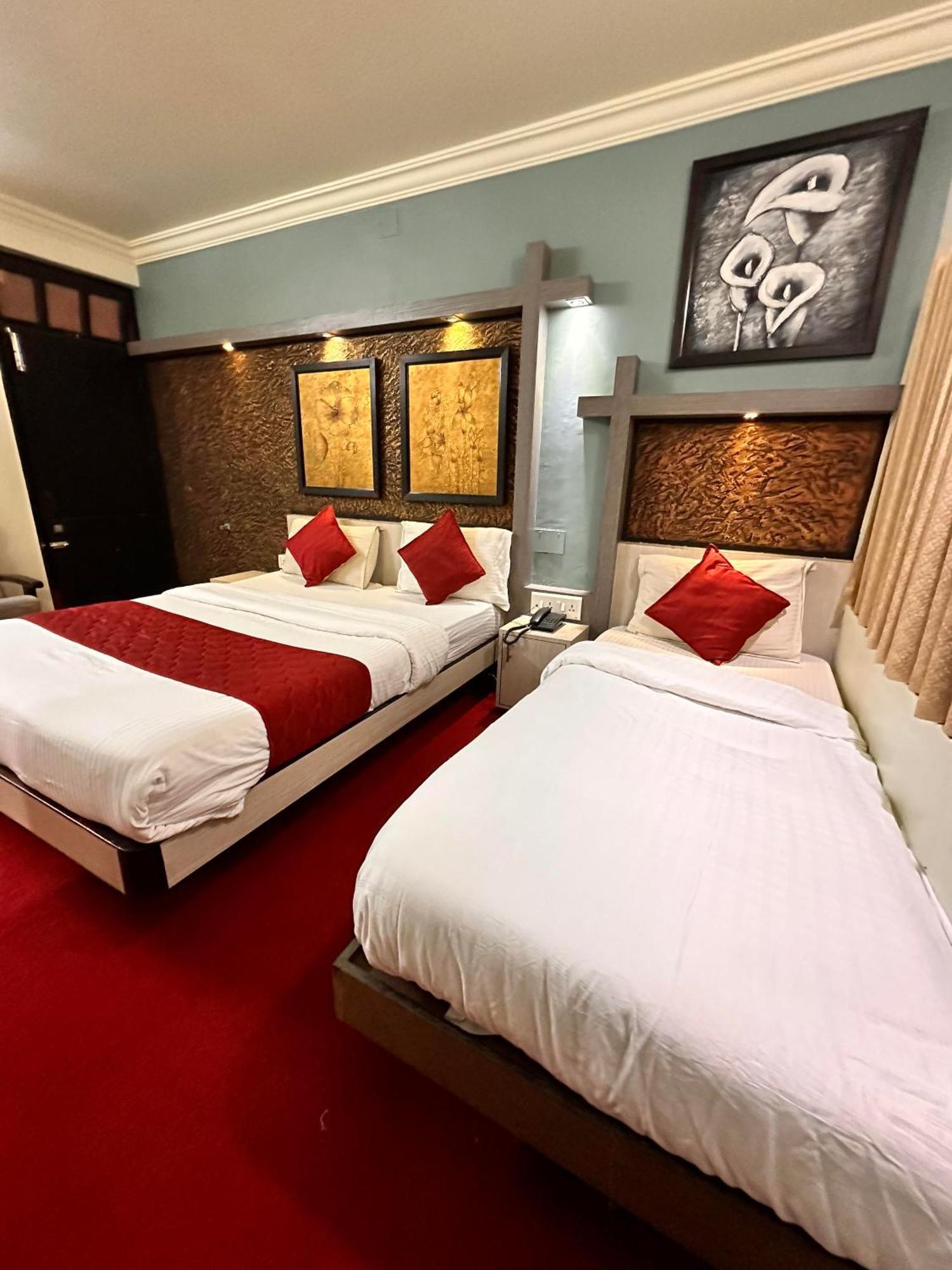 City Palace Hotel 우티 외부 사진